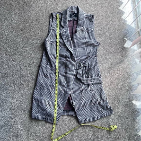 Women’s Plaid Sleeveless Blazer in size Medium - Picture 7 of 8